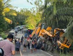 Longsor Akibatkan Akses Jalur Kaltimtara Macet