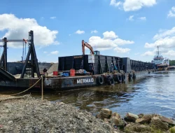 Kapal Tongkang Yang Muat Batu Klaser Tabrak Site File Sabanar