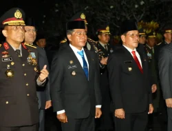 Gubernur dan Wagub Beri Penghormatan Pada Apel Kehormatan dan Renungan Suci di TMP Telabang Bangsa