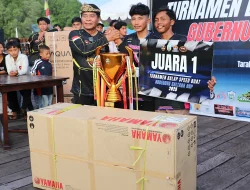 Serahkan Piala, Gubernur Zainal Apresiasi Turnamen Balap Speedboat Gubernur Cup 2025